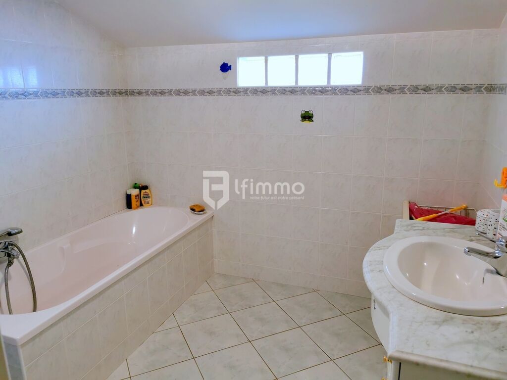 Photo 17 : Propriété Familiale : 2 maisons, 19 ha hangar, grange; typé équi