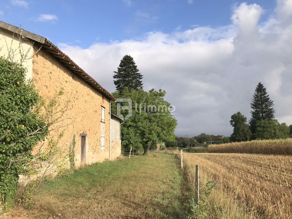 Photo 1 : Propriété Familiale : 2 maisons, 19 ha hangar, grange; typé équi