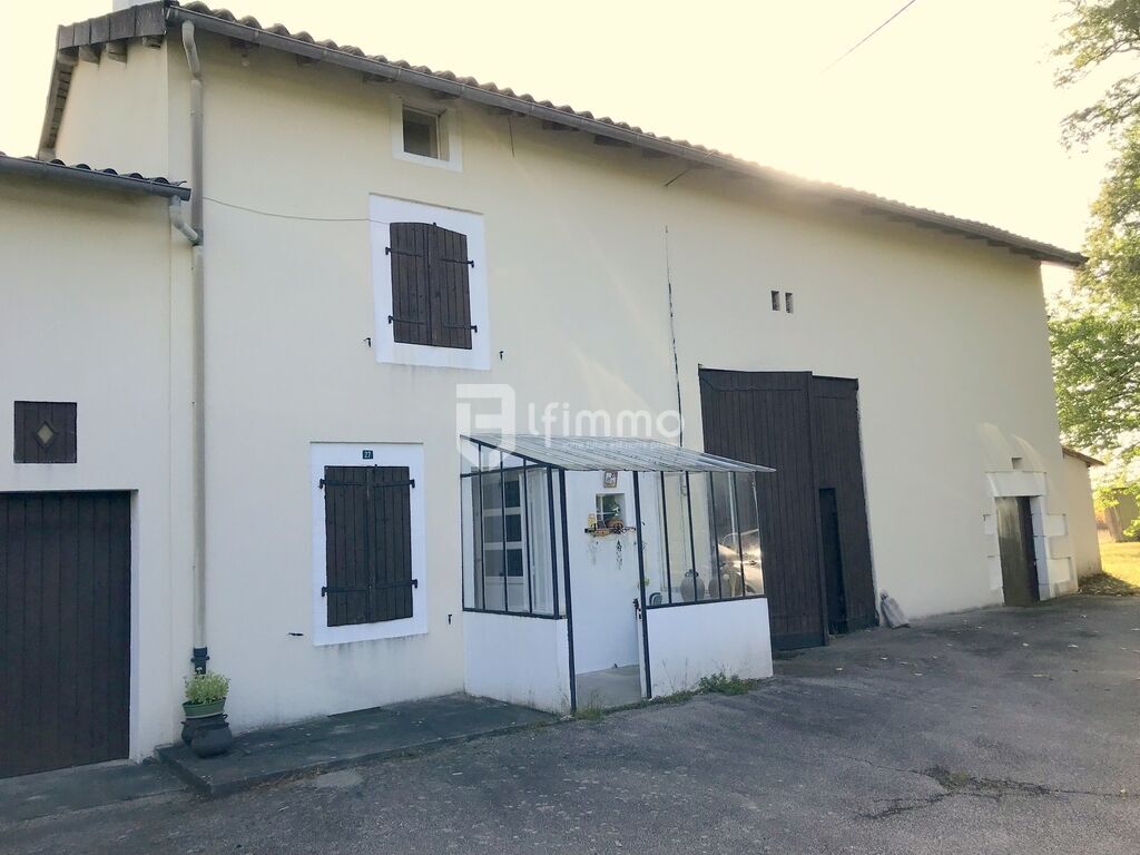 Photo 2 : Propriété Familiale : 2 maisons, 19 ha hangar, grange; typé équi