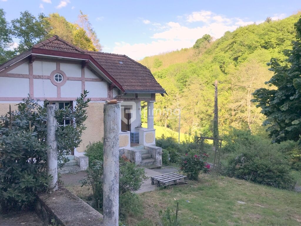Photo 1 : Petite Maison à rénover avec jardin bord de rivière