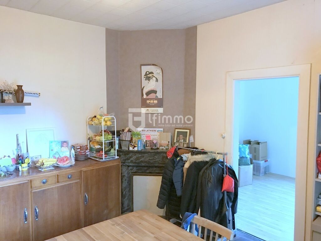 Photo 3 : Petite Maison à rénover avec jardin bord de rivière