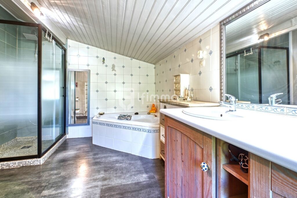 Photo 14 : Spacieuse maison en pierre