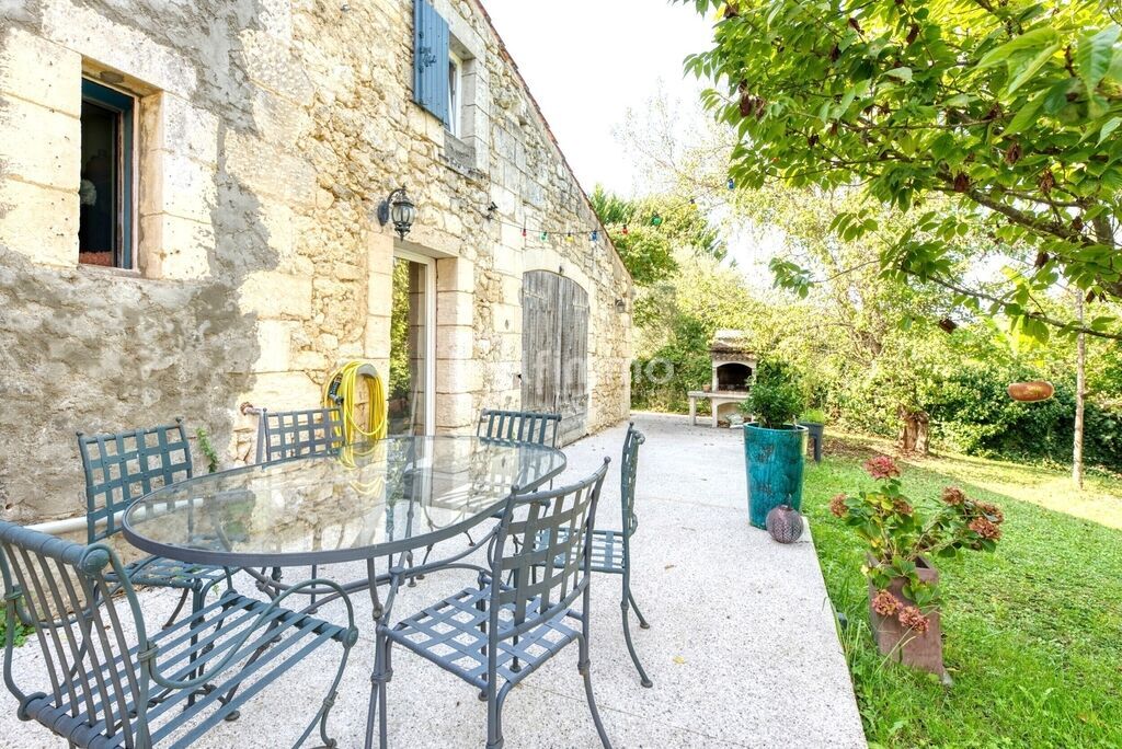 Photo 2 : Spacieuse maison en pierre