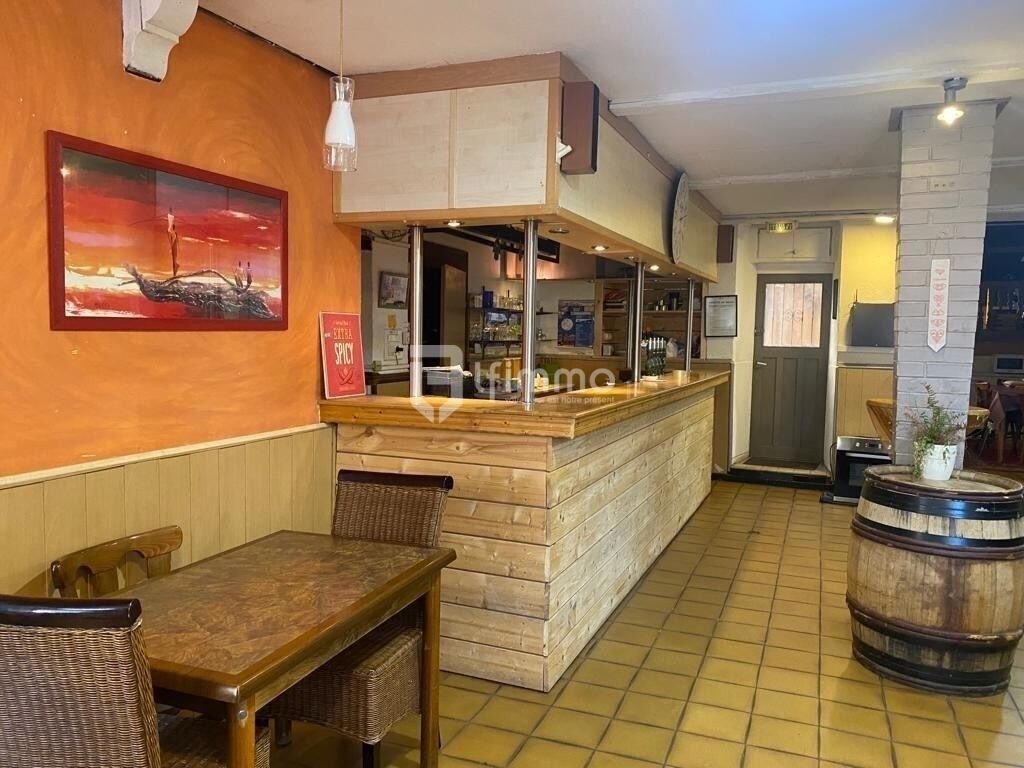 Photo 4 : Ensemble immobilier, 1 local commercial et 2 appartements