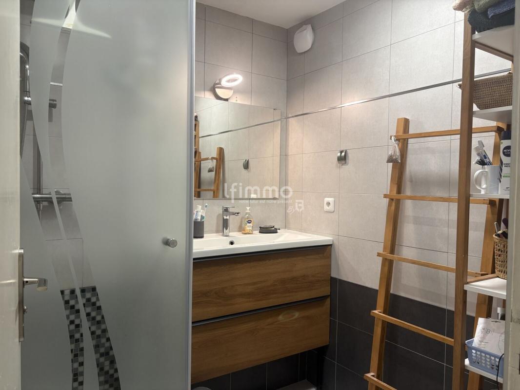 Photo 10 : Appartement T4  entièrement rénové