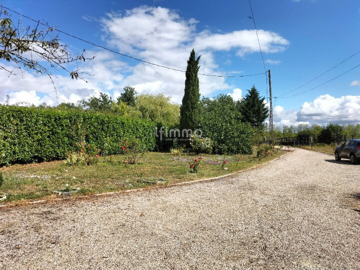 Photo 8 : Maison de caractère plain-pied avec terrain arboré