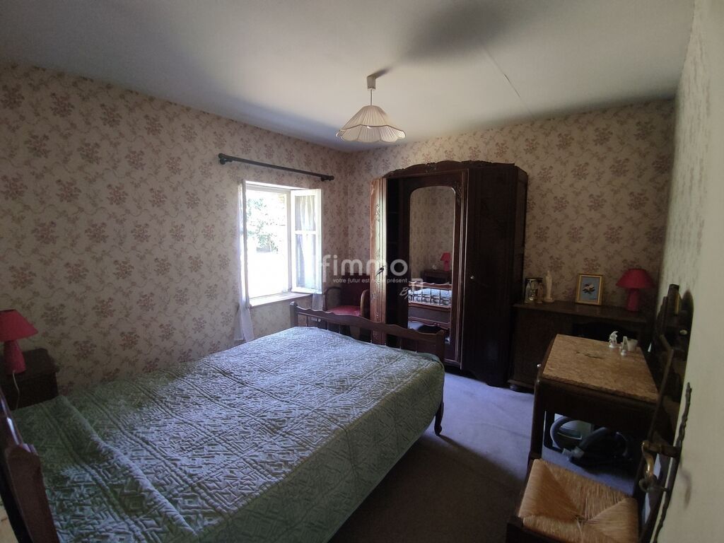 Photo 5 : Charmante maison en pierre à rénover dans cadre paisible