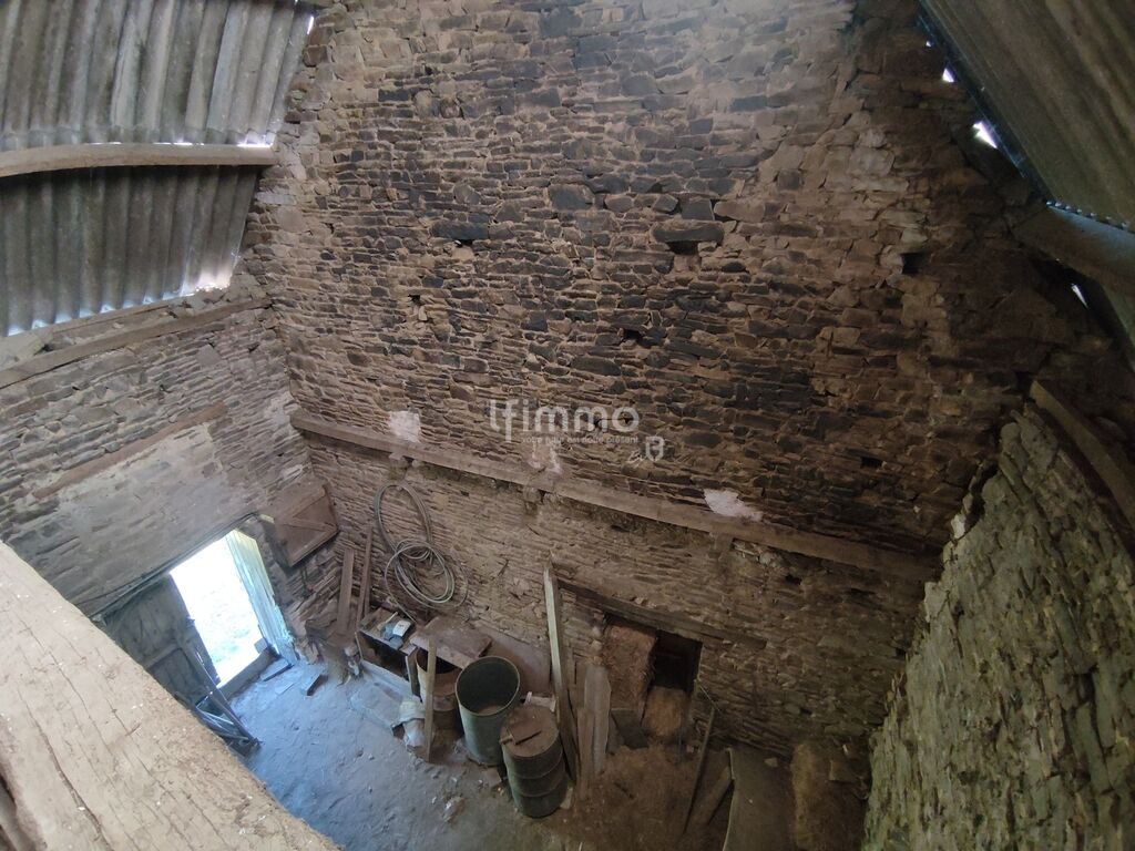 Photo 6 : Charmante maison en pierre à rénover dans cadre paisible