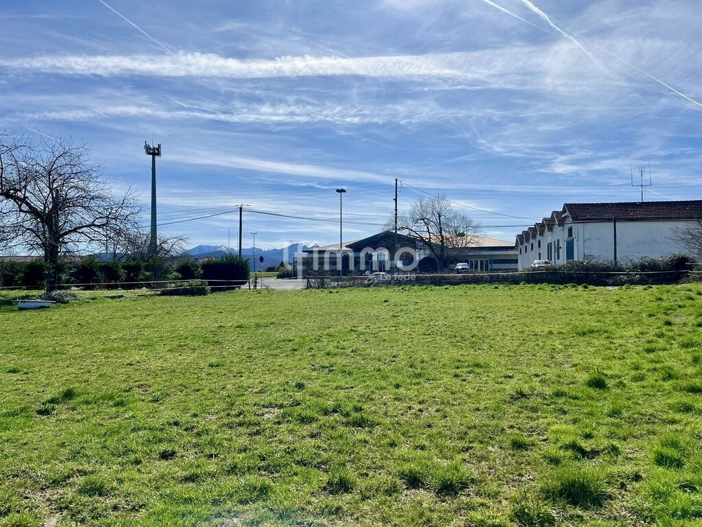 Photo 1 : Terrain de 2129m2 constructible, borné, idéalement situé