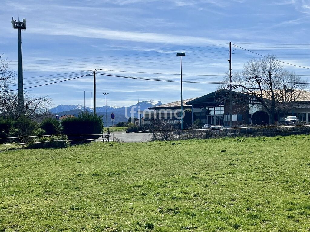 Photo 2 : Terrain de 2129m2 constructible, borné, idéalement situé