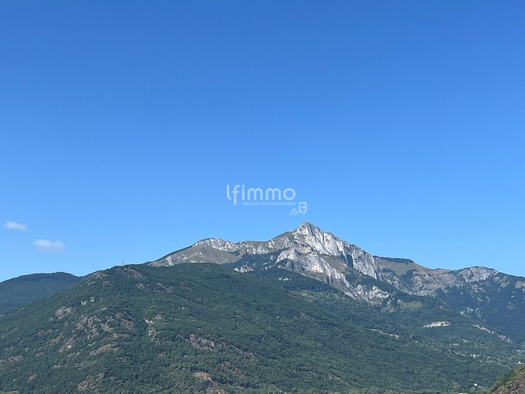Photo 1 : Terrain constructible de 2 260 m² avec vue montagne