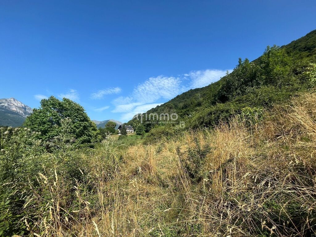 Photo 3 : Terrain constructible de 2 260 m² avec vue montagne