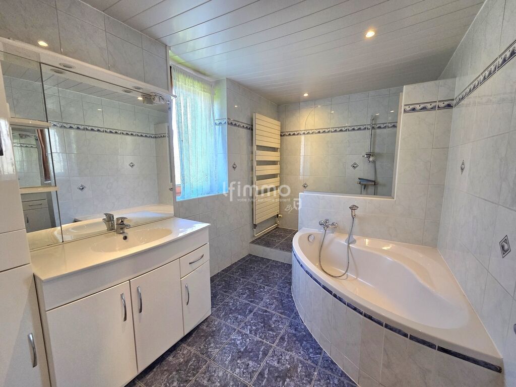 Photo 5 : Maison  195 m² avec dépendance sur 800 M² de terrain