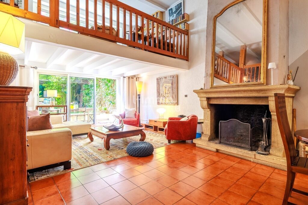 Photo 4 : Maison de charme et atypique-Garage-13004