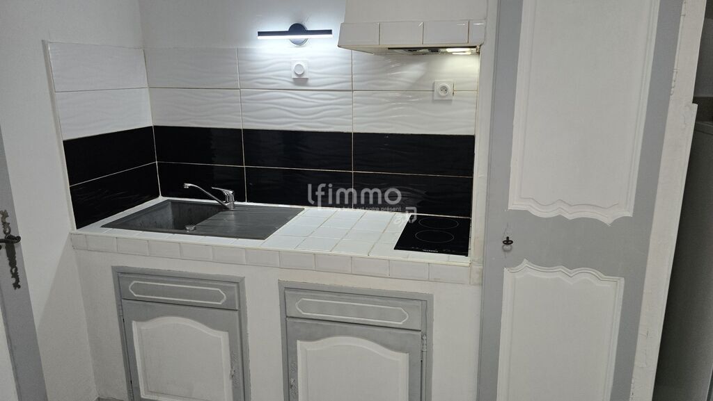 Photo 11 : Ensemble immobilier avec parking