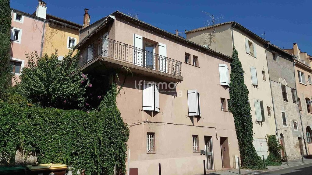 Photo 1 : Ensemble immobilier avec parking