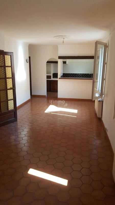 Photo 3 : Ensemble immobilier avec parking