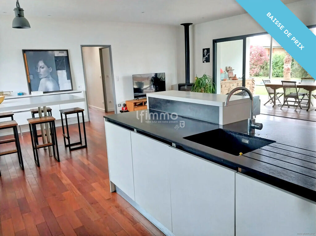 Photo 3 : Maison avec jardin, piscine et garage