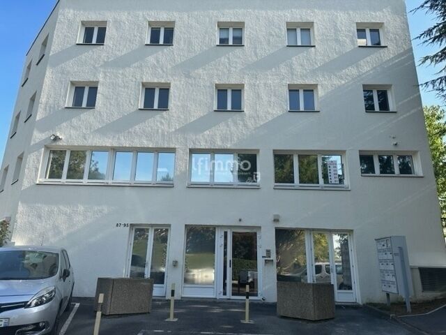 Photo 1 : Neuilly-sur-Marne Locaux commerciaux Réserves et Parkings