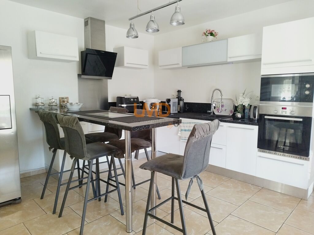 Photo 9 : Maison plain pied avec studio attenant, grand garage