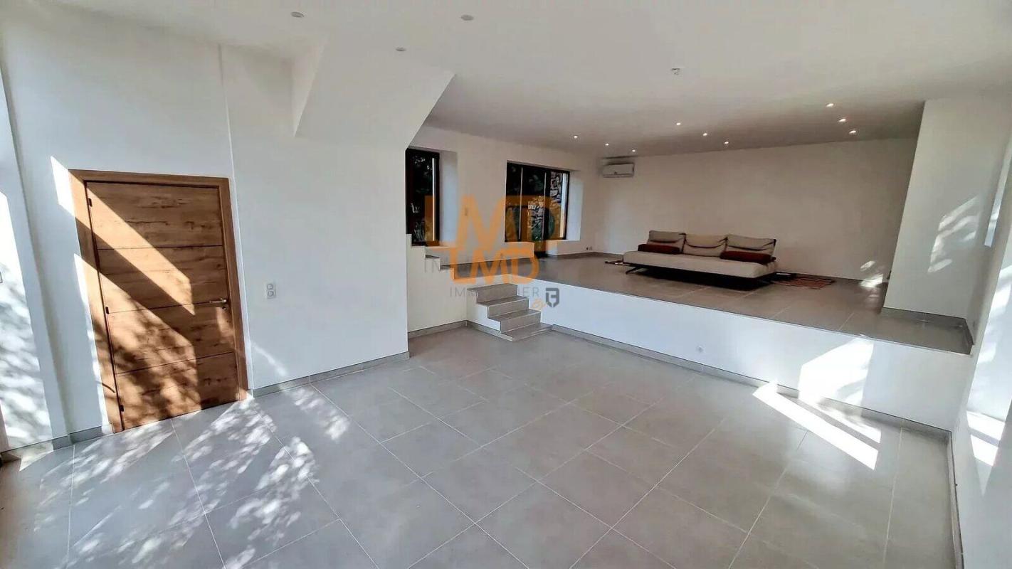 Photo 6 : vue dégagée - exposition sud - proche des commodités - climatisa