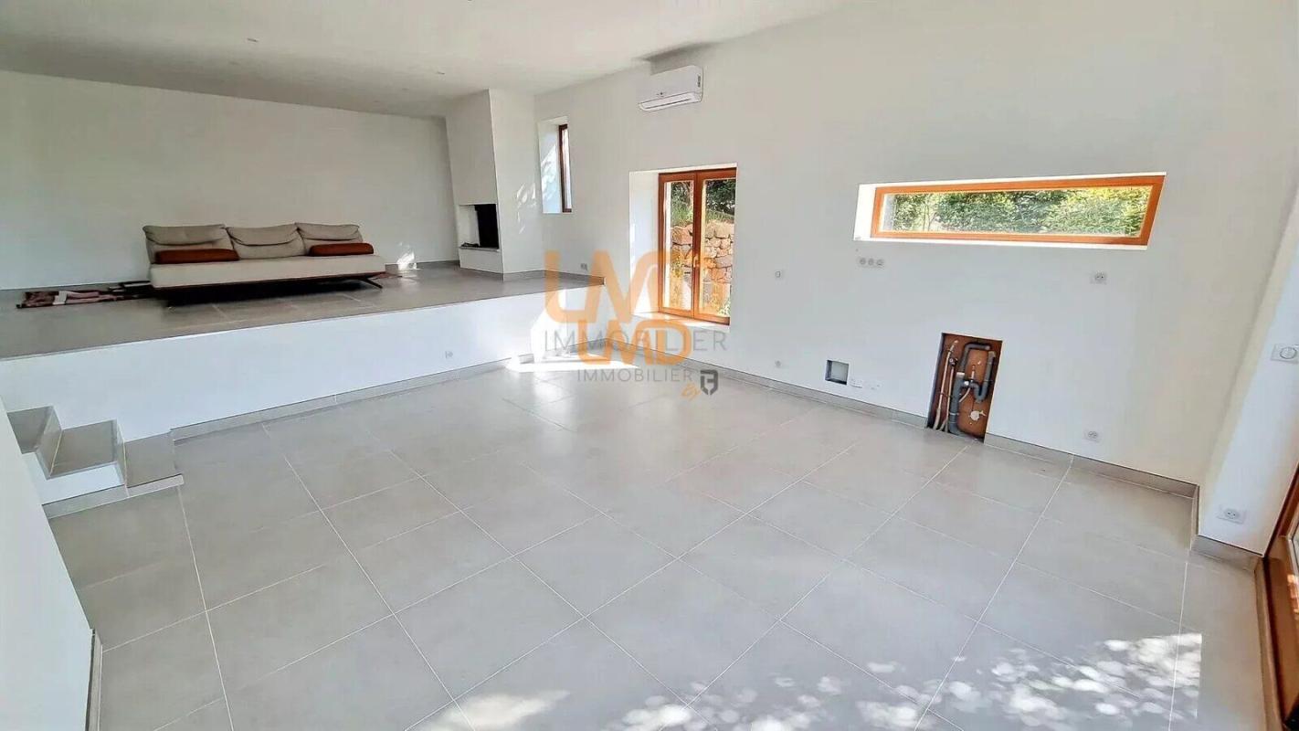 Photo 9 : vue dégagée - exposition sud - proche des commodités - climatisa