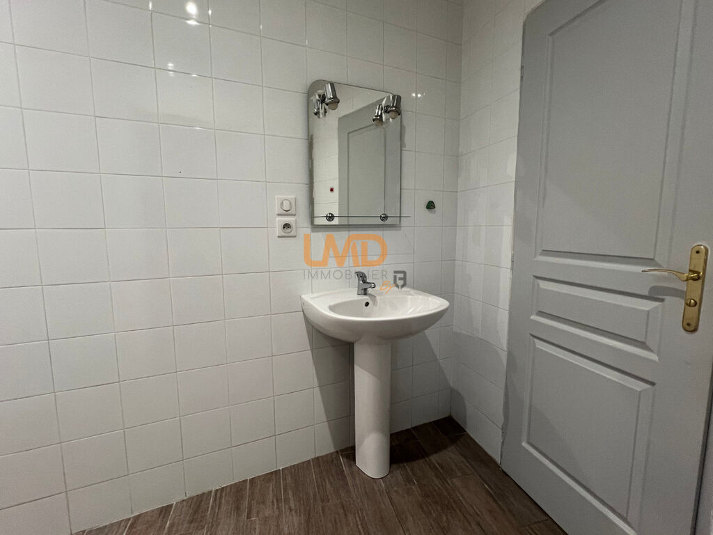 Photo 20 : Maison rénovée avec grand garage et terrasse – Antraigues-sur-Vo