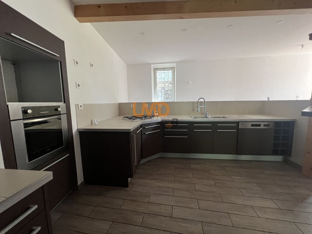 Photo 2 : Maison rénovée avec grand garage et terrasse – Antraigues-sur-Vo