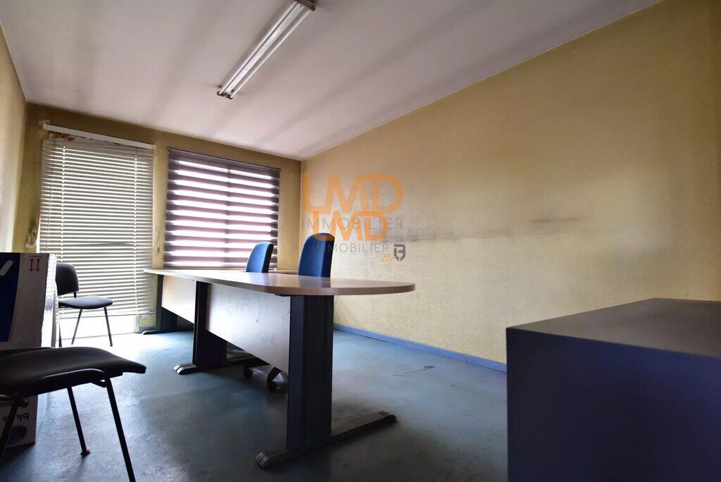 Photo 9 : Local commercial