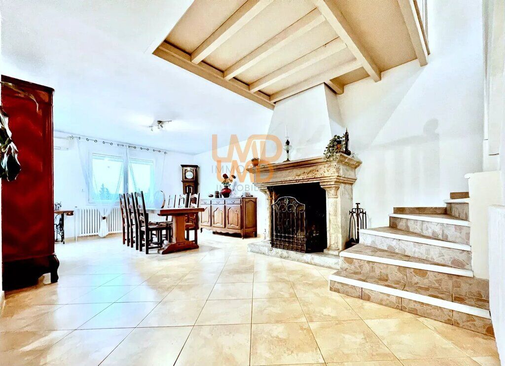 Photo 12 : Élégante villa 176 m², piscine, 3 grands garages, appartement