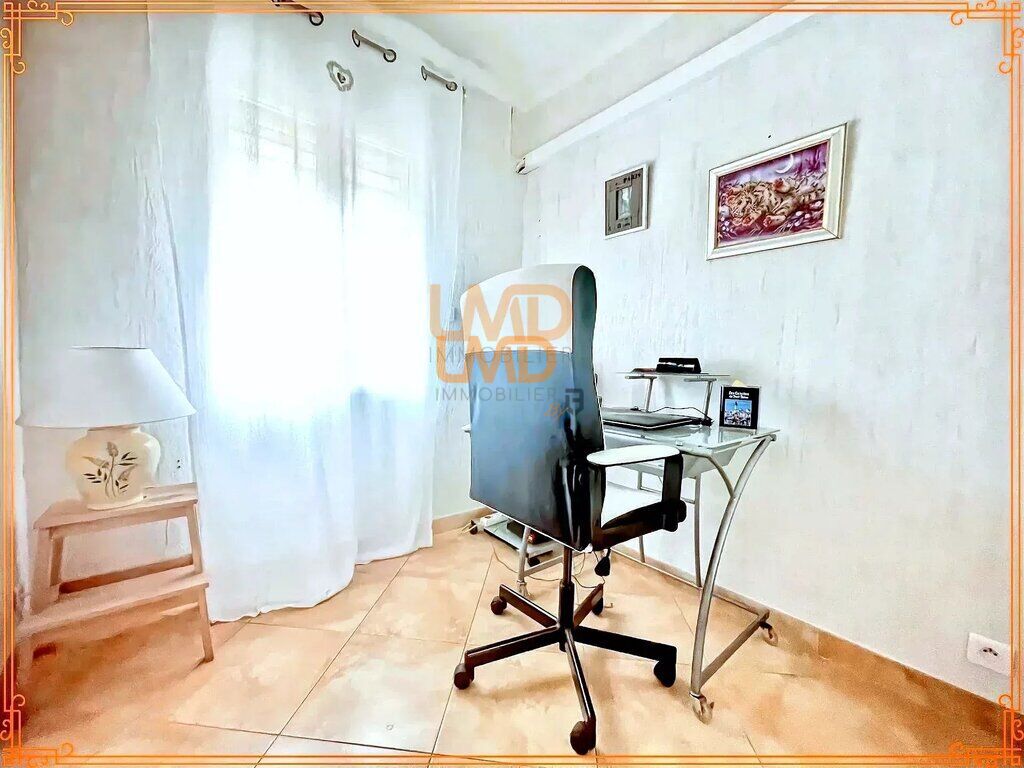 Photo 15 : Élégante villa 176 m², piscine, 3 grands garages, appartement