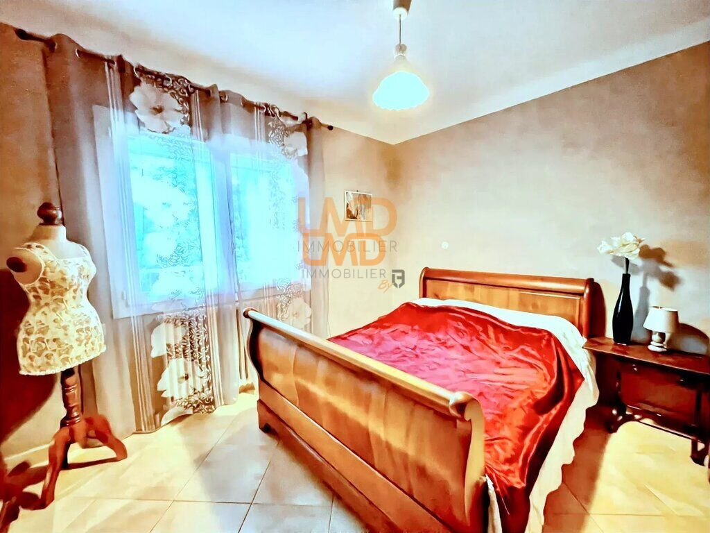 Photo 17 : Élégante villa 176 m², piscine, 3 grands garages, appartement