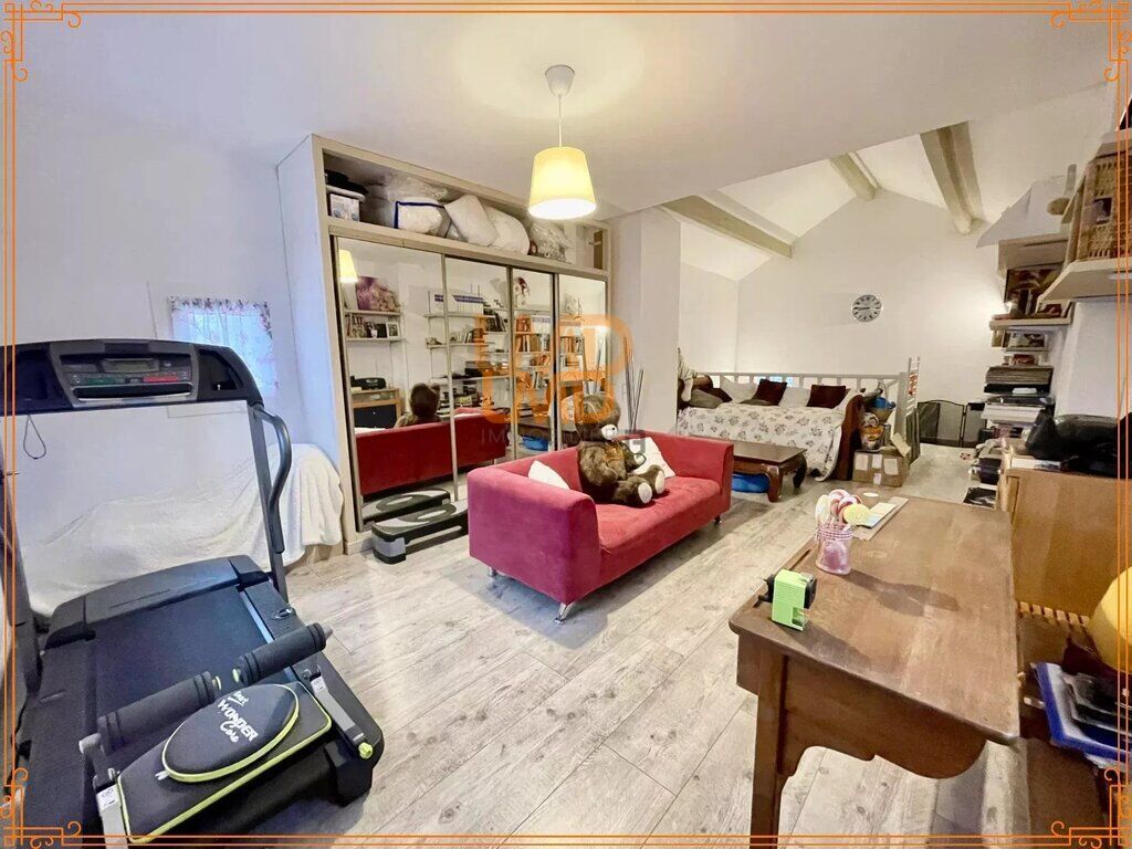 Photo 22 : Élégante villa 176 m², piscine, 3 grands garages, appartement