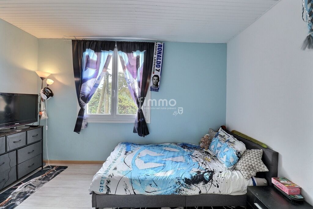 Photo 12 : Maison mitoyenne T5 avec extérieur et piscine