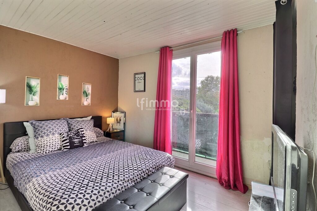 Photo 9 : Maison mitoyenne T5 avec extérieur et piscine