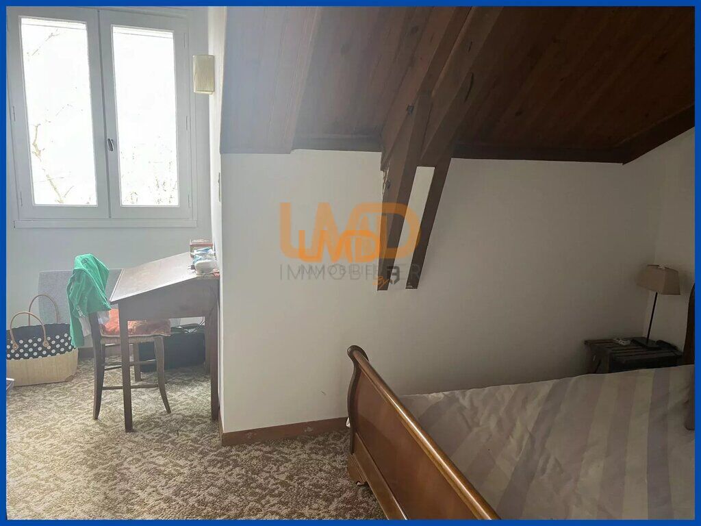 Photo 14 : maison T7 sur sous-sol avec piscine sur 1653 m² de terrain clôt