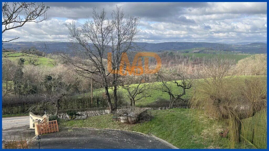 Photo 19 : maison T7 sur sous-sol avec piscine sur 1653 m² de terrain clôt