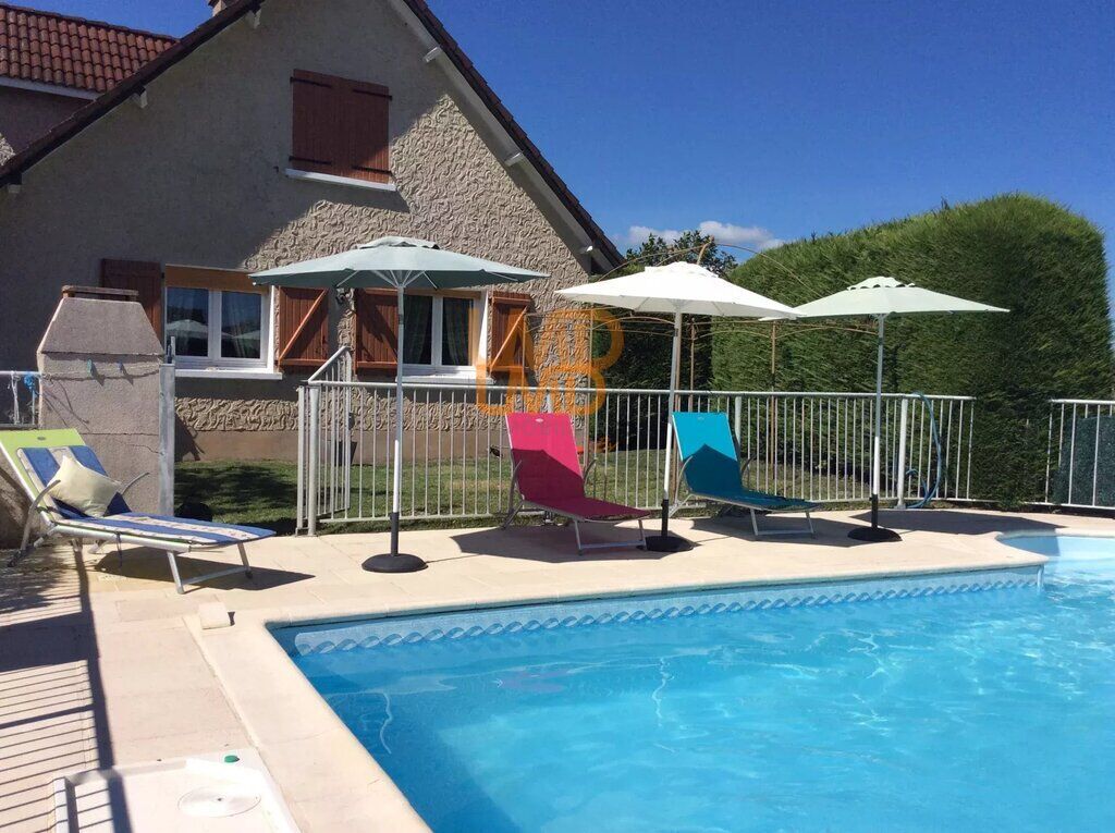 Photo 1 : maison T7 sur sous-sol avec piscine sur 1653 m² de terrain clôt