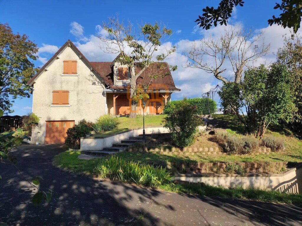 Photo 2 : maison T7 sur sous-sol avec piscine sur 1653 m² de terrain clôt