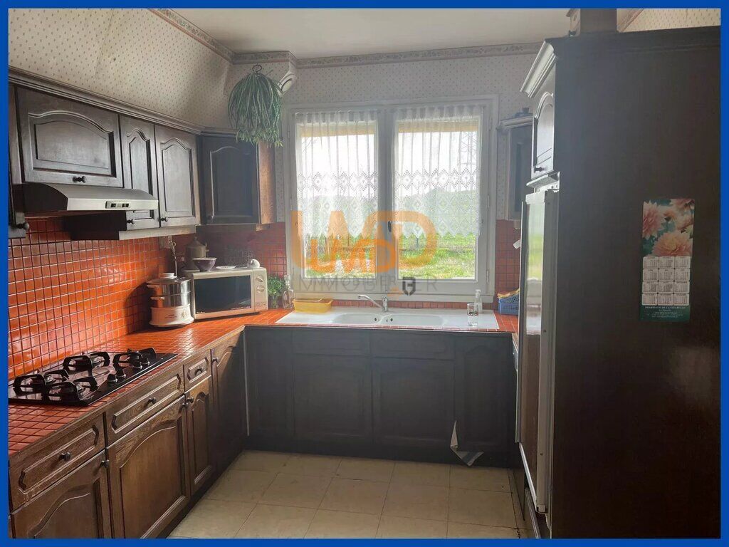 Photo 3 : maison T7 sur sous-sol avec piscine sur 1653 m² de terrain clôt