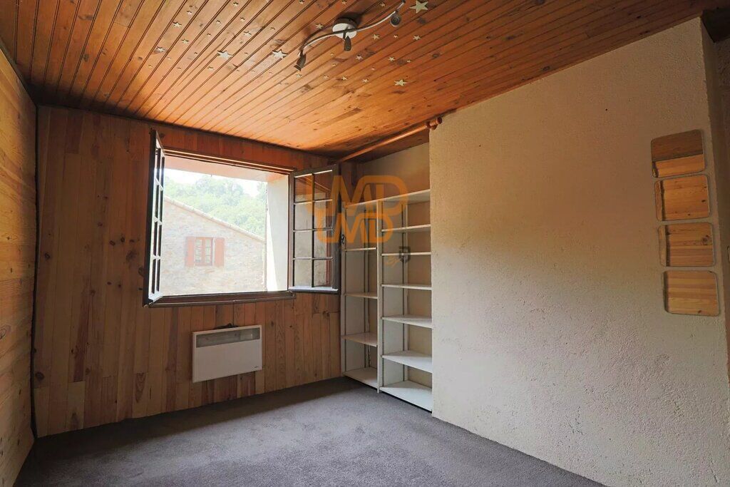 Photo 13 : Maison de village en pierre - 95m2 - 4 chambres - Terrain non at