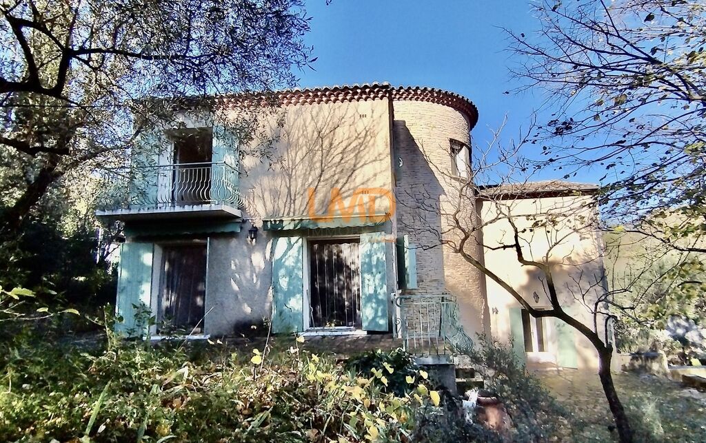 Photo 1 : Villa atypique proche centre-ville, grande parcelle