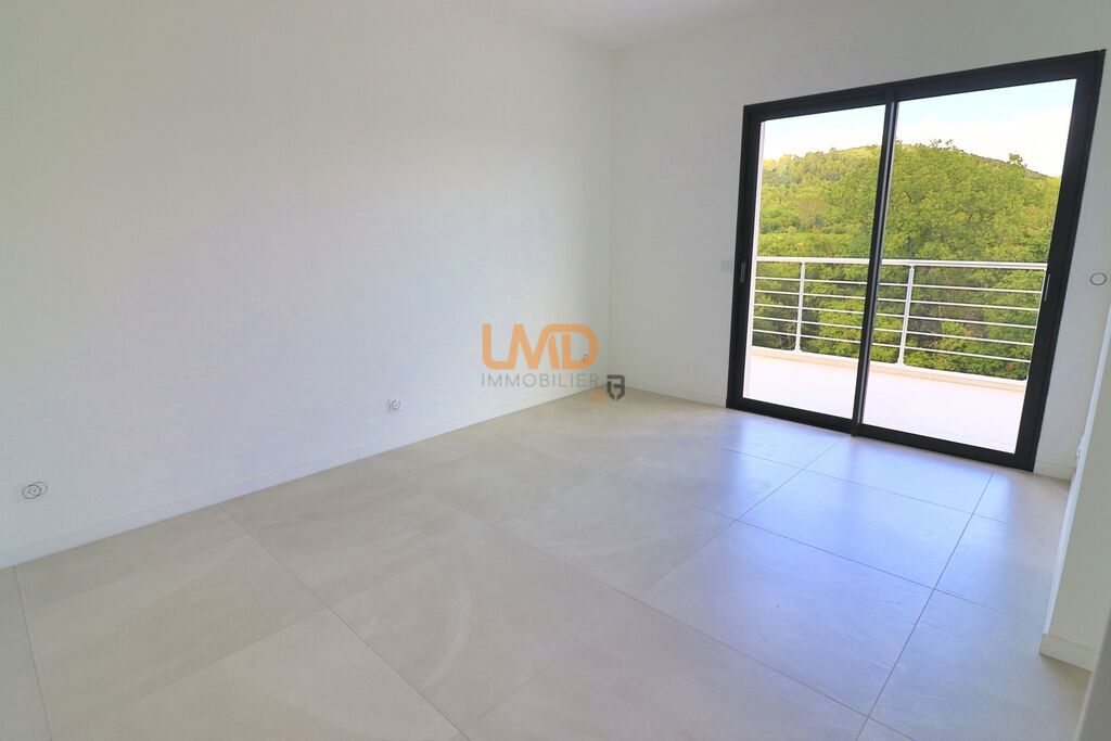 Photo 10 : Besse sur Issole: maison T6 145m2 terrain 670m2