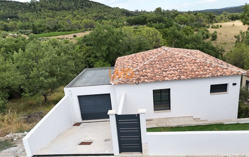 Photo 3 : Besse sur Issole: maison T6 145m2 terrain 670m2