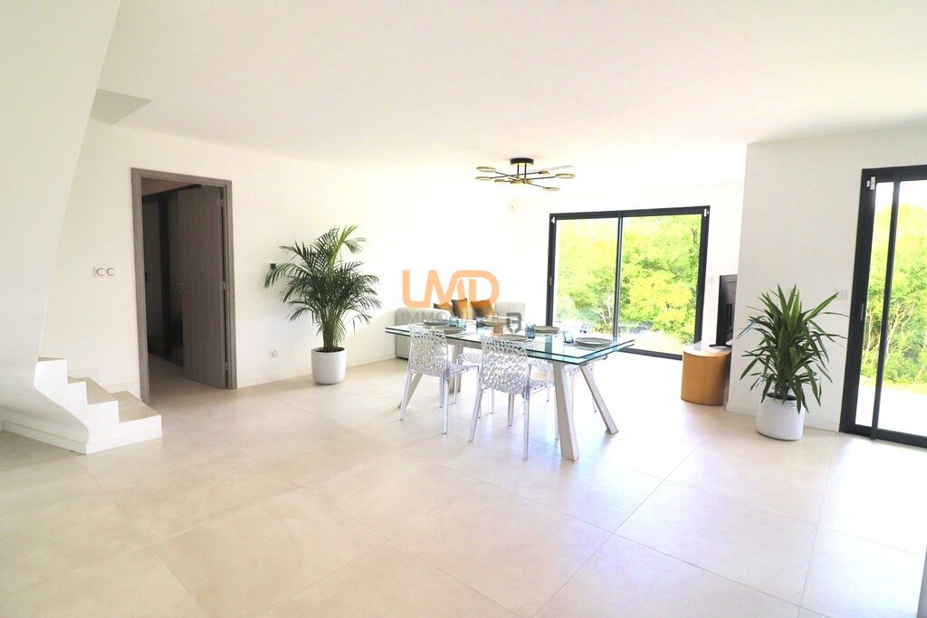 Photo 4 : Besse sur Issole: maison T6 145m2 terrain 670m2