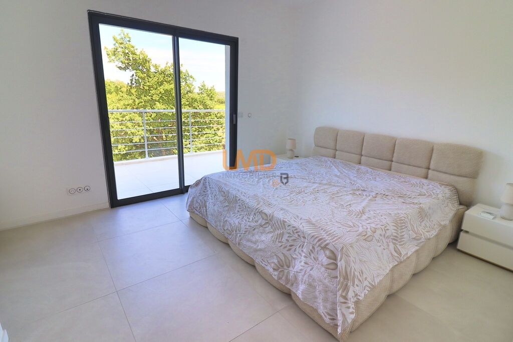 Photo 9 : Besse sur Issole: maison T6 145m2 terrain 670m2