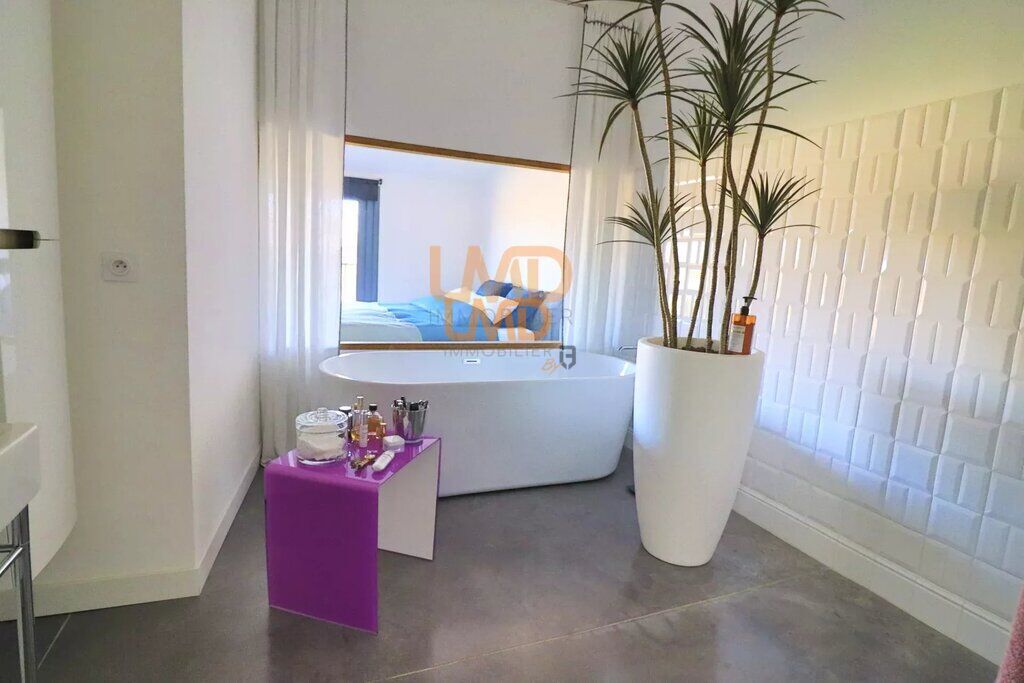 Photo 8 : Saint Maximin: Maison récente 190m2 en centre ville