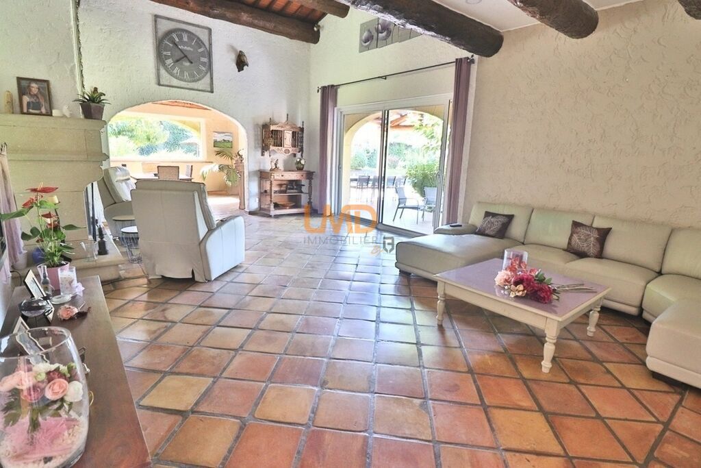 Photo 11 : Trets: maison, appartement et studio sur 11000m2 de terrain