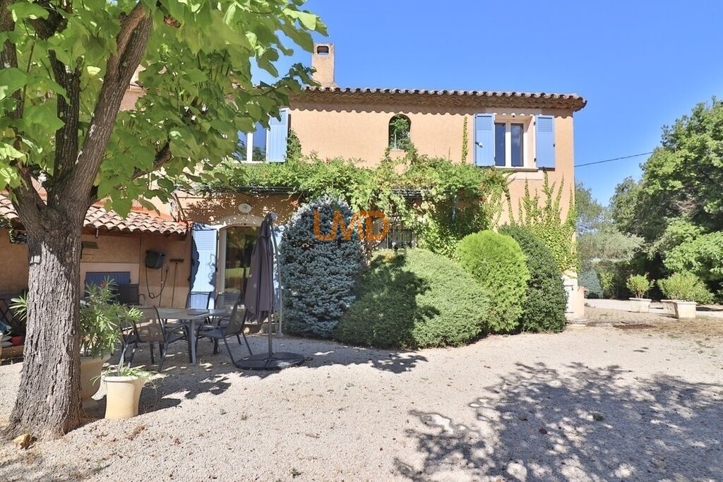 Photo 5 : Trets: maison, appartement et studio sur 11000m2 de terrain