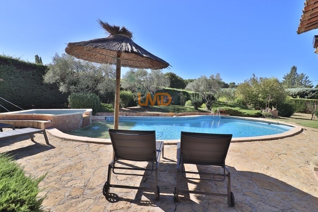 Photo 6 : Trets: maison, appartement et studio sur 11000m2 de terrain